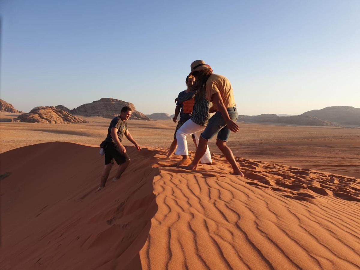 Stars Life Camp-Tour Hotel Wadi Rum Esterno foto